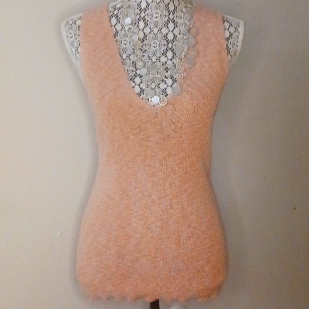 🌸Women's Gorgeous Pink/Peach FP V Neck Sweater Tank - Picture 3 of 10